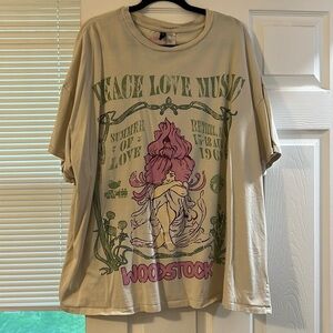 Oversized Woodstock Tshirt